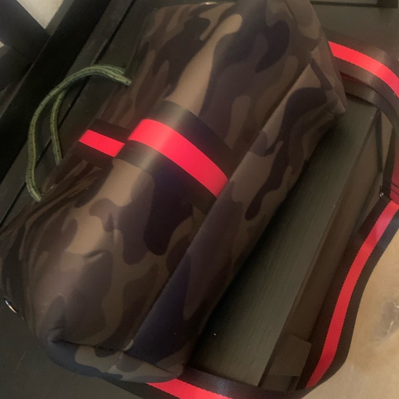 HAUTE SHORE Ryan Soho Mini Tote - Picture 4 of 4